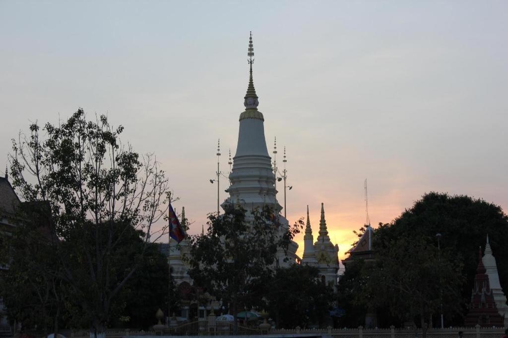 V Boutique Hotel Phnom Penh Dış mekan fotoğraf