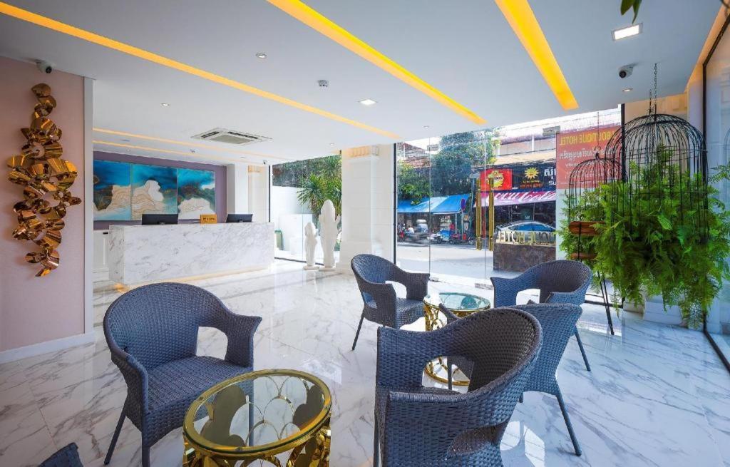 V Boutique Hotel Phnom Penh Dış mekan fotoğraf